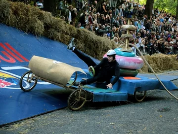 II Wyścig Mydelniczek Red Bull (fot. PAP/Tomasz Gzell)