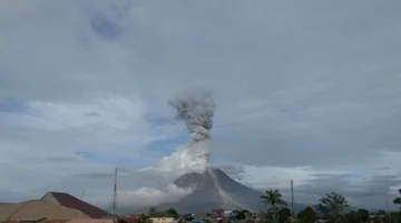 Erupcja wulkanu Agung 