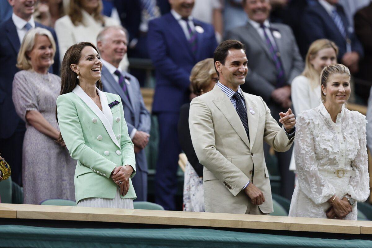 Kate Middleton i Roger Federer oklaskują Andy'ego Murraya po wygranej z Ryanem Penistonem na Wimbledonie 