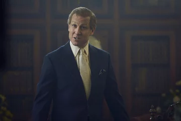 Tobias Menzies jako książę Filip w „The Crown” 