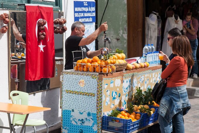 Stoisko z pomarańczami w Antalyi
