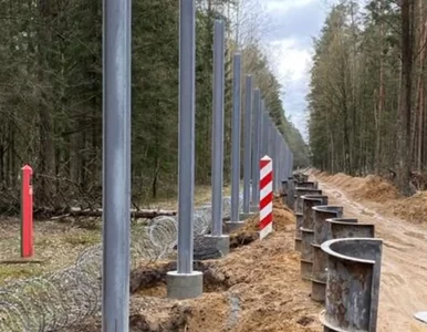 Miniatura: Budowa zapory na granicy...