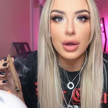 Tana Mongeau 