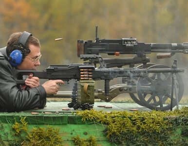 Miniatura: Miedwiediew - premier, który... strzela