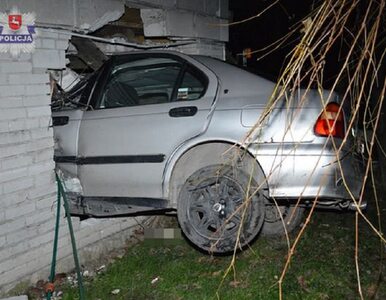 Miniatura: Olchowiec: Auto wbiło się w dom. Kierowca...