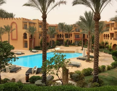 Miniatura: Dobry hotel, dwa baseny i 28 stopni. To...