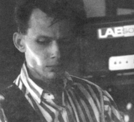 Miniatura: Muniek śpiewa dla zmarłych kolegów