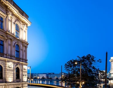 Miniatura: „Bank szpiegów” znika z Budapesztu....