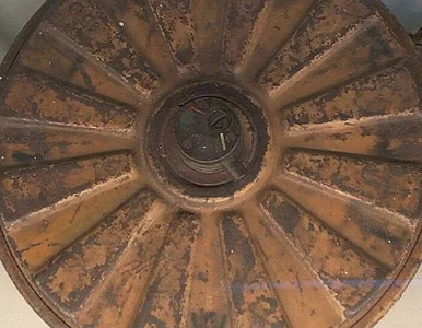 Miniatura: Niewybuch w szkolnej toalecie, lekcji nie ma