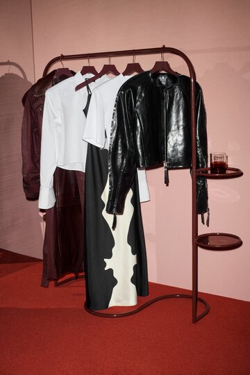 Kelly Wearstler stworzyła dla&nbsp;H&M HOME pierwszą kolekcję mebli w&nbsp;ramach wsp&oacute;łpracy marki z&nbsp;projektantem