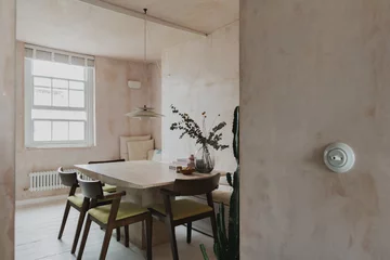 Śródziemnomorski klimat w pochmurnym Londynie, projekt Red Deer downloadfor.press, red deer