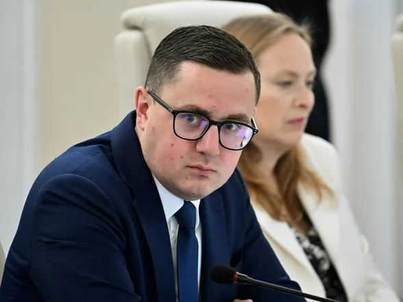 Miniatura: Benzyna po 10 zł/l? Wymowne słowa ministra...