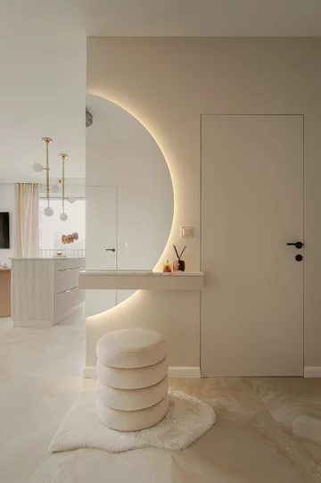 Soft minimalizm w 59-metrowym mieszkaniu w Gdyni – kaszmirowa paleta, angielska jodełka i konsekwentnie zaprojektowane detale autorstwa Agaty Piltz 