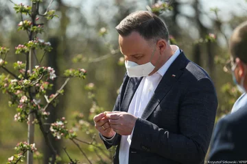 Prezydent Andrzej Duda w maseczce ochronnej 