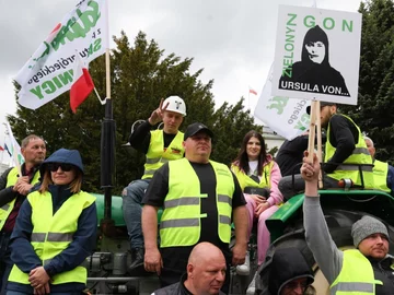 Transparenty na proteście rolników w Warszawie 