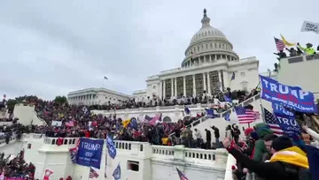 Demonstranci przed Kongresem 