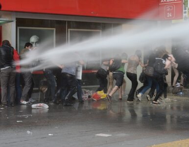 Miniatura: Turcja: policja wkracza na plac Taksim