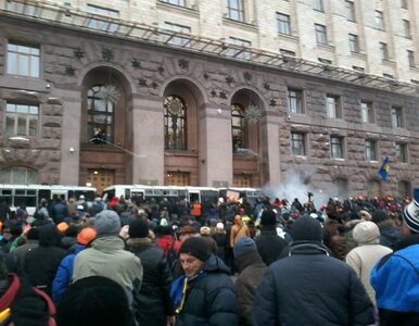Miniatura: Kijów: demonstranci odparli szturm sił...
