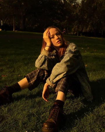 Amybeth McNulty 