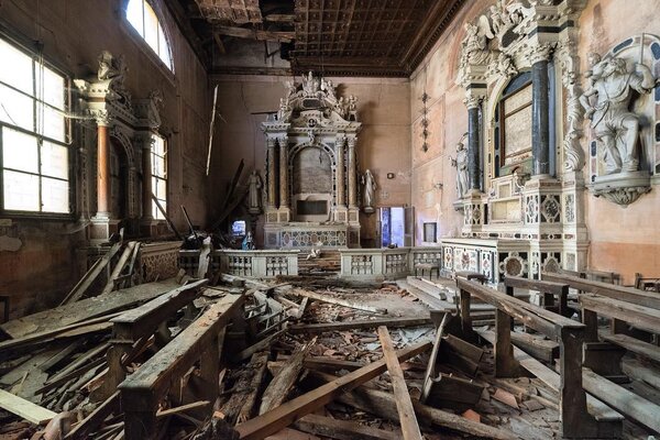 Miniatura: Wnętrza porzuconych miejsc w obiektywie...