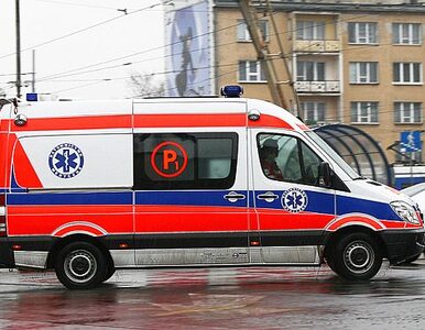 Miniatura: Wypadek karetki w Płocku. Trzy osoby...