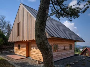 Drewniany dom w górach, projekt SENAA 