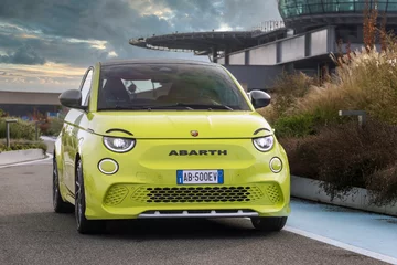 Nowy Abarth 500e 