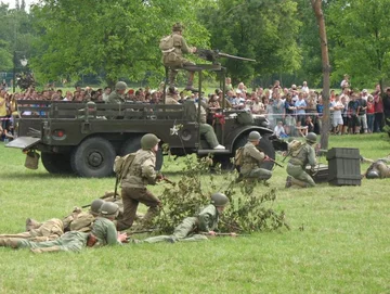 rekonstrukcja historyczna na Małopolskim Pikniku Lotniczym (fot. archiwum MLP)