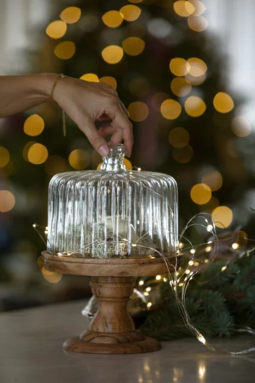 Świąteczny nastrój zaczyna się od architektury wnętrza – dobrze zaprojektowany dom pozwala celebrować Boże Narodzenie wszystkimi zmysłami, bez pośpiechu i bez kompromisów, projekt: Hola Design 