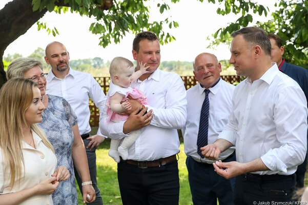 Miniatura: Prezydent w odwiedzinach u uczestników...