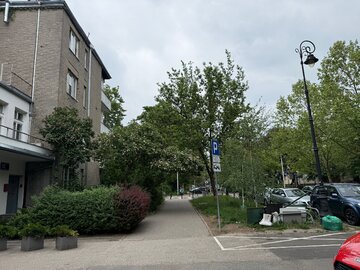 Szare Domy to jeden z najbardziej charakterystycznych przykładów modernistycznej zabudowy mieszkaniowej w Warszawie 