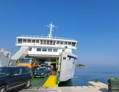 Miniatura: Samochód wypadł z promu wprost do oceanu....