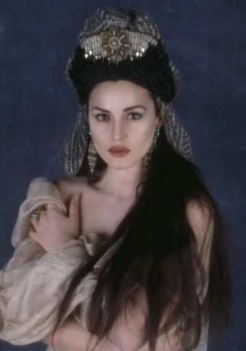 Monica Bellucci w filmie „Drakula” (1992) 