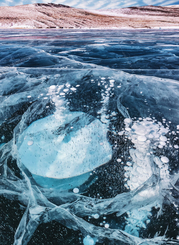 Zdjęcie na zamarzniętym jeziorze Bajkał 