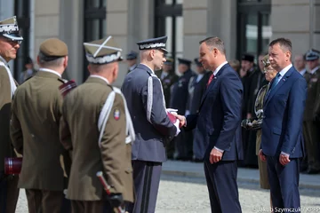 Nominacje generalskie przed Pałacem Prezydenckim 