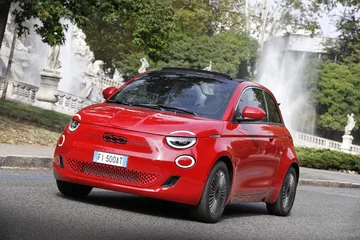 Fiat 500 (RED) 