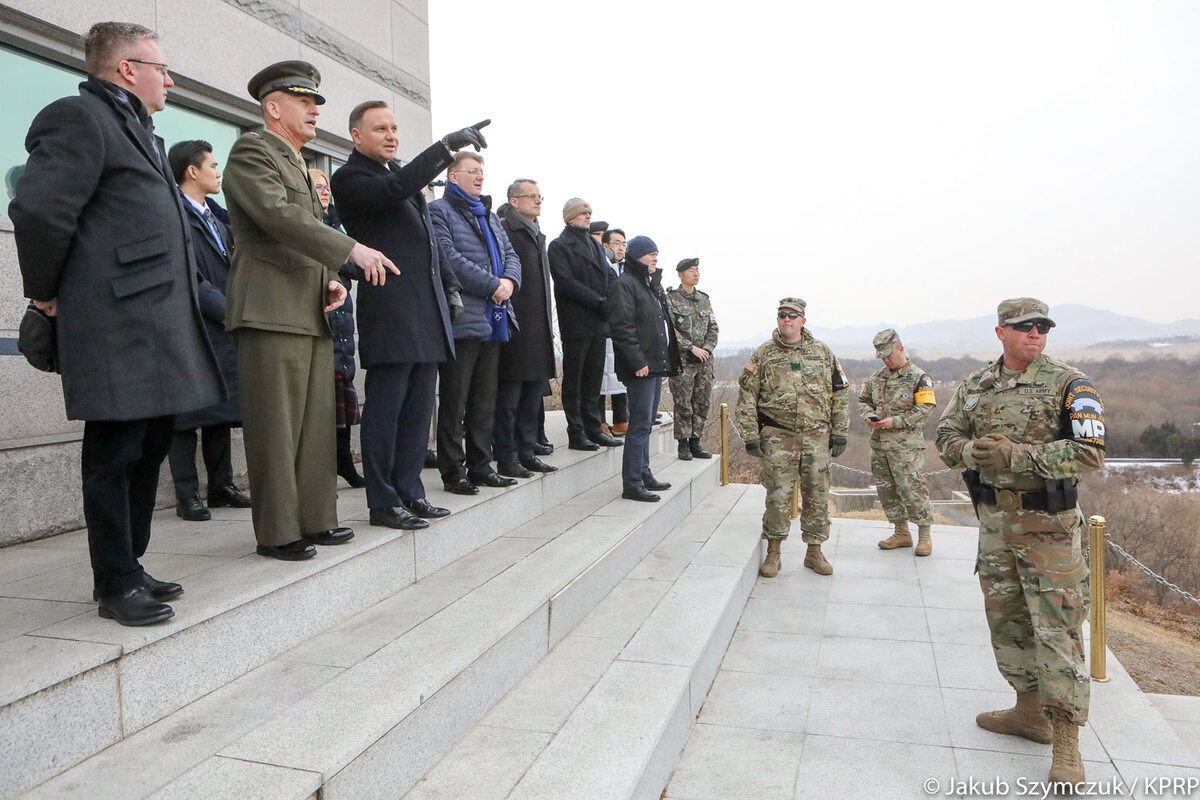 Andrzej Duda w koreańskiej strefie zdemilitaryzowanej 