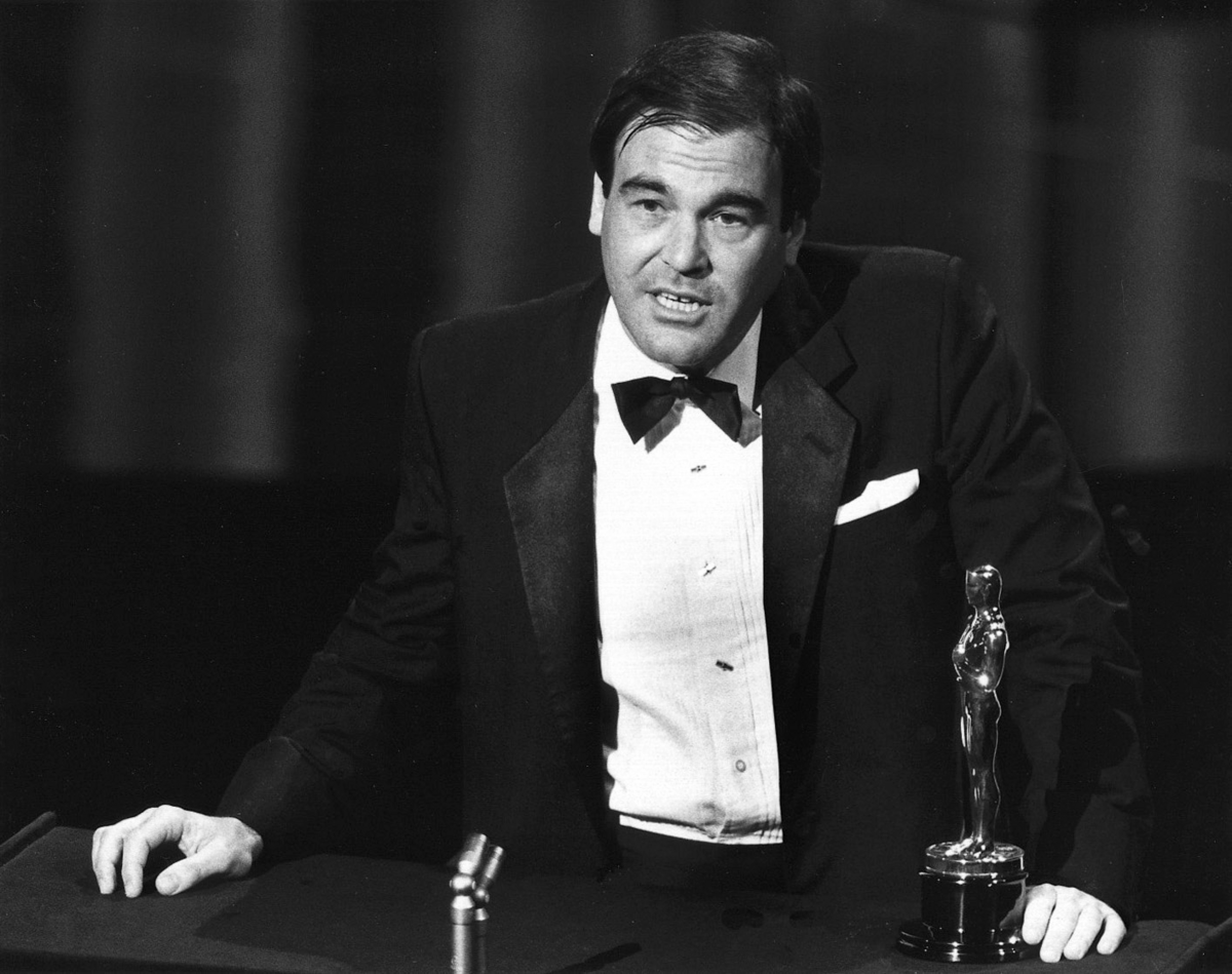 Oliver Stone 1987 rok. Oliver Stone z Oscarem dla najlepszego reżysera za film „Pluton”.