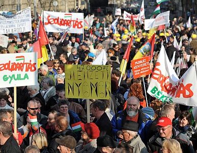 Miniatura: Unia przykręca Węgrom kurek z pieniędzmi