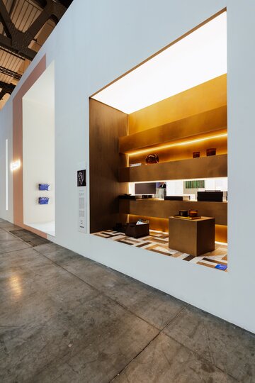 Stoisko Grupa Tubądzin na Salone del Mobile 2026 – immersyjna przestrzeń inspirowana pracownią artysty redefiniuje rolę ceramiki w architekturze 
