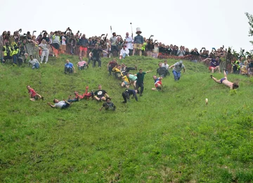 Zawody Cooper's Hill Cheese-Rolling and Wake w Gloucestershire 