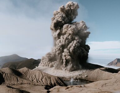Miniatura: Wybuchł wulkan w Rosji. Z krateru...