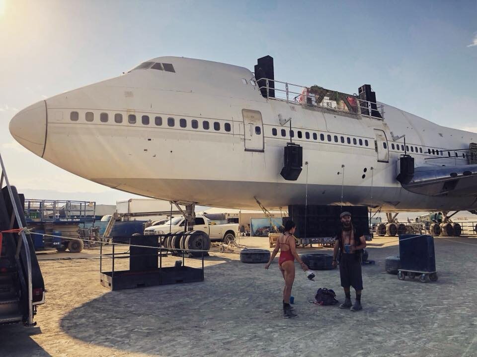 Przerobiony Boeing 747 na festiwalu Burning Man 