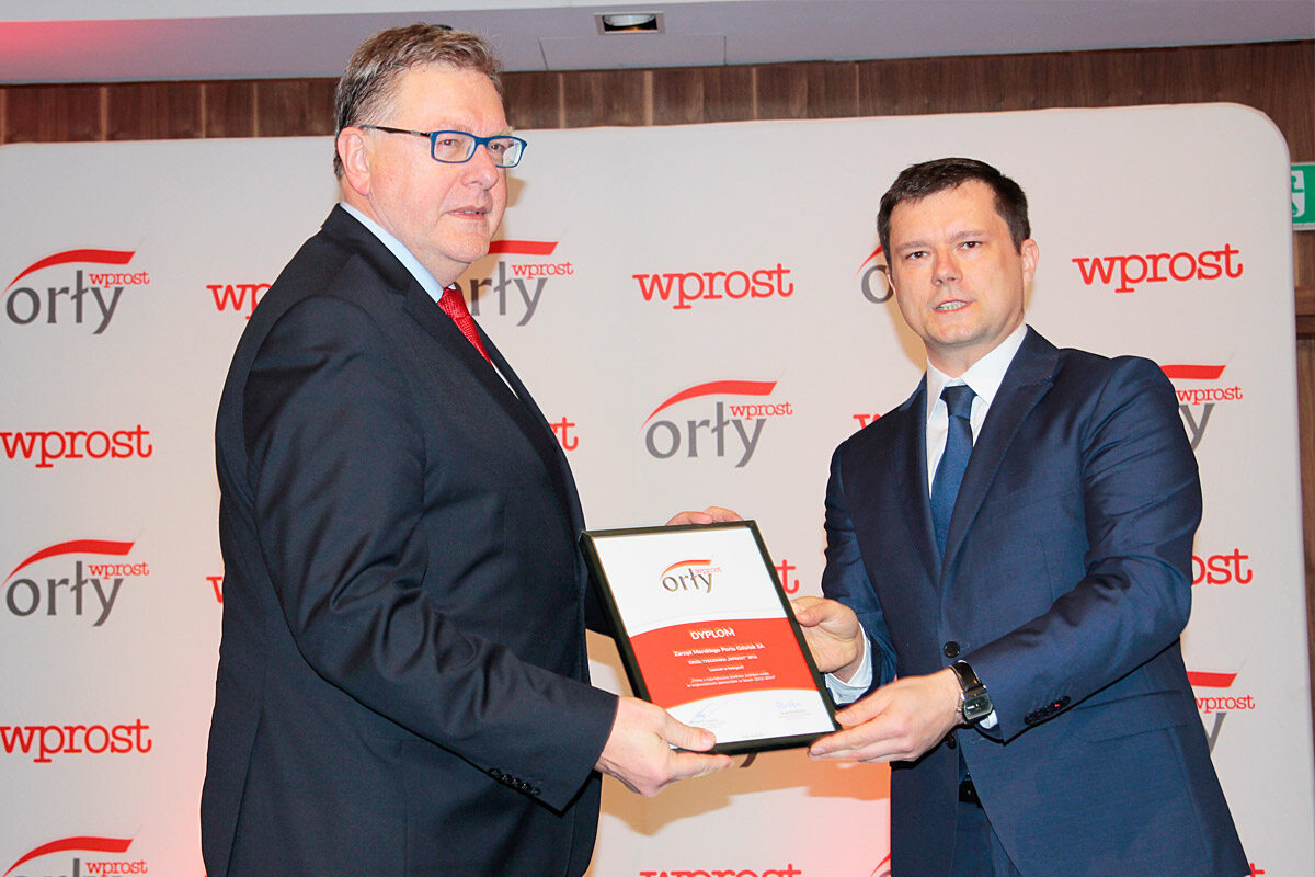 Orły Tygodnika „Wprost” 2016 na Pomorzu ENERGA S.A., Grupa Lotos S.A. oraz prezydent Gdyni Wojciech Szczurek zostali laureatami Orłów Tygodnika „Wprost” na Pomorzu. Nagrody wręczono w poniedziałek w sopockim Sheraton Hotel. Statuetkę w imieniu prezydenta Gdyni odebrała wiceprezydent Katarzyna Gruszecka-Spychała.