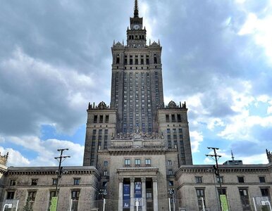 Miniatura: Przed Pałacem Kultury powstanie tablica...