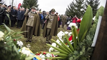 Strzelcy Podhalańscy podczas pogrzebu poległych we wrześniu '39 żołnierzy z 49 Pułku Wołyńskiego 