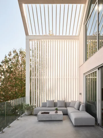 Komfortowy dom nad brzegiem jeziora, projekt MUUK Architecture 