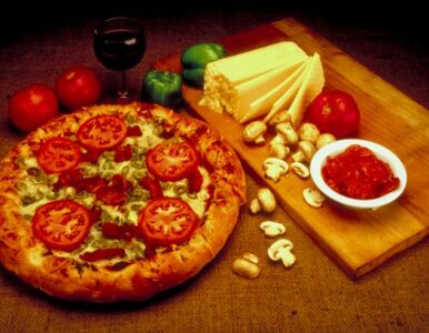 Miniatura: Neapol świętuje z powodu pizzy