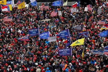 Demonstranci przed Kongresem 