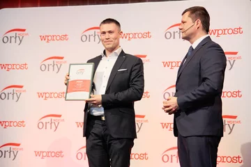 Orły Tygodnika „Wprost” 2016 na Pomorzu ENERGA S.A., Grupa Lotos S.A. oraz prezydent Gdyni Wojciech Szczurek zostali laureatami Orłów Tygodnika „Wprost” na Pomorzu. Nagrody wręczono w poniedziałek w sopockim Sheraton Hotel. Statuetkę w imieniu prezydenta Gdyni odebrała wiceprezydent Katarzyna Gruszecka-Spychała.